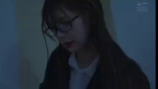 牛B高中教室里都是是人呀竟然在座位上口交xb